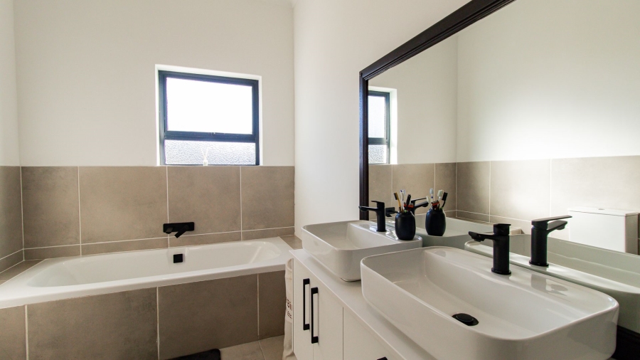 9 Bedroom Property for Sale in Long Acres Country Estate Western Cape